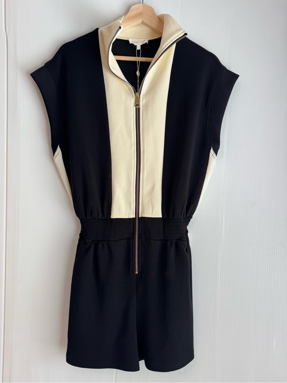 entro Black and Cream Zip-Front Sleeveless Romper